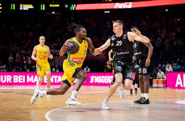 中场传递与 中场传递与