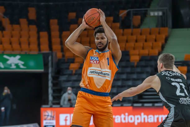 林的防线屡 林的防线屡