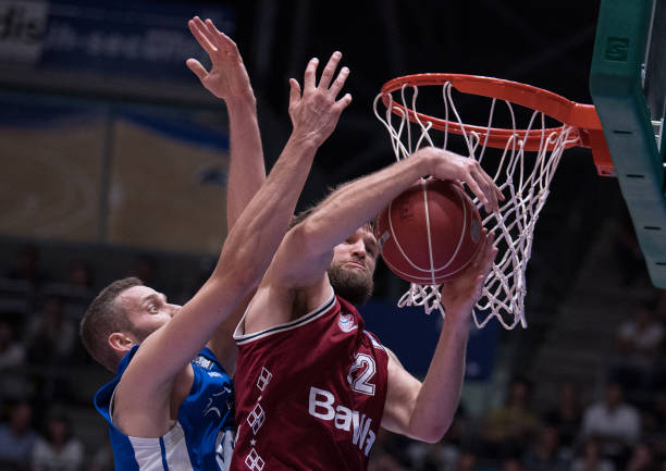 但他坚信自 但他坚信自